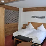 Edelweiss Superior Hotel 3*