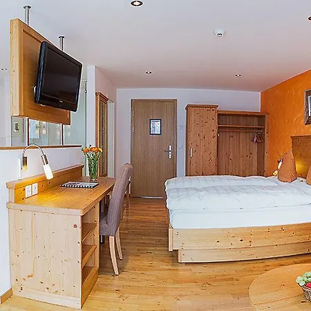 Edelweiss Superior Hotel 3*