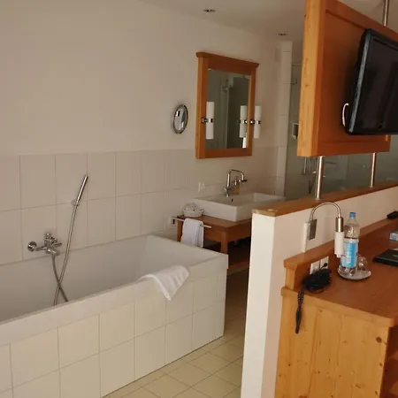 מלון Edelweiss Superior 3*