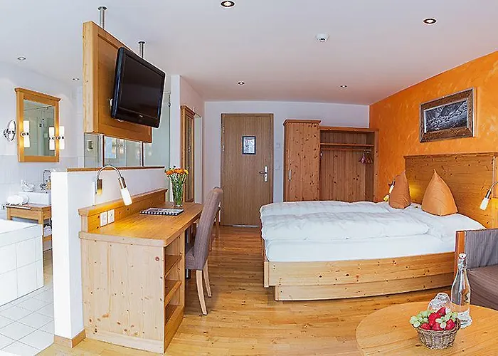 Edelweiss Superior Hotel 3*